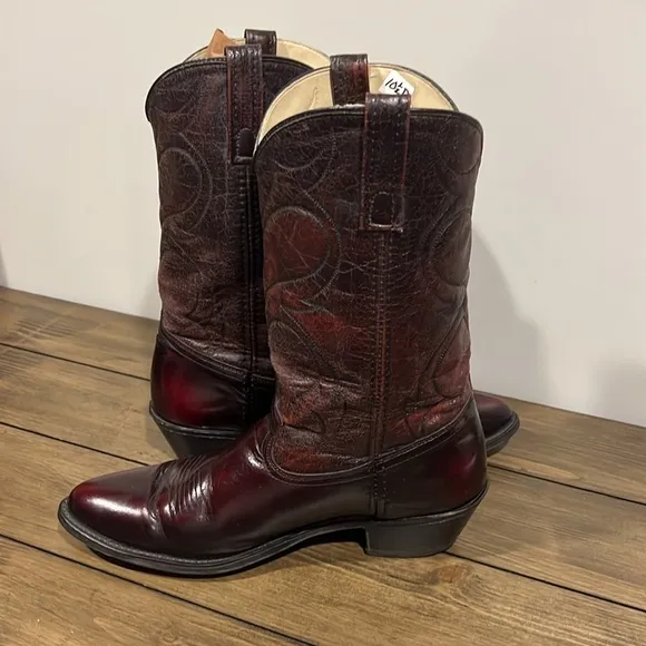 Vintage Dingo burgundy western cowboy boots size 10.5 D