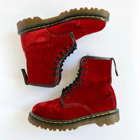 VINTAGE DR. MARTENS RED VELVET ORIGINAL 1460 ANKLE BOOTS