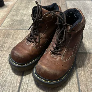 Vintage Dr. Martens Unisex AW004 Brown Leather Lace‎ Up Ankle Boots