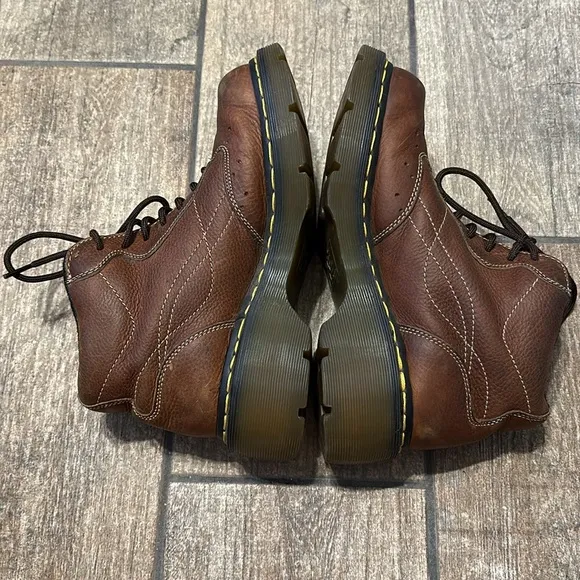 Vintage Dr. Martens Unisex AW004 Brown Leather Lace‎ Up Ankle Boots