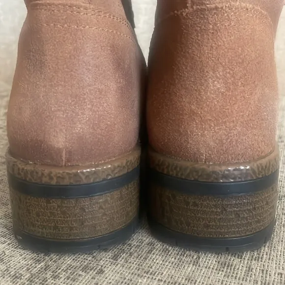 Vintage Foundary Company Tan Suede Boots Size 10