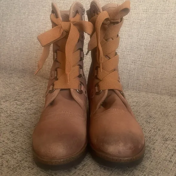 Vintage Foundary Company Tan Suede Boots Size 10