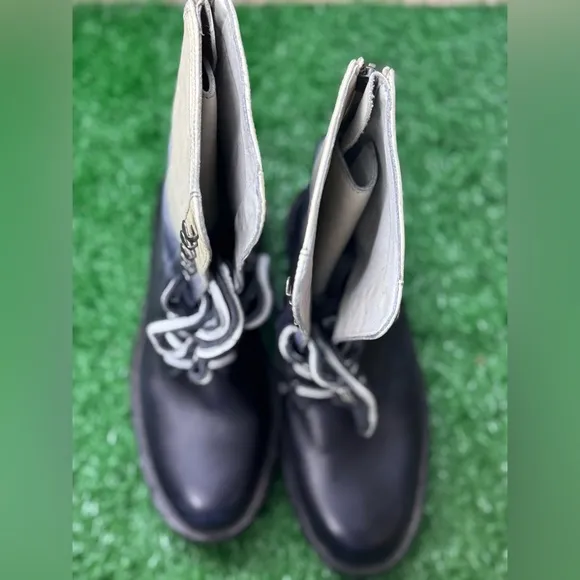 Vintage Foundry Company Women Boots Size 7.5