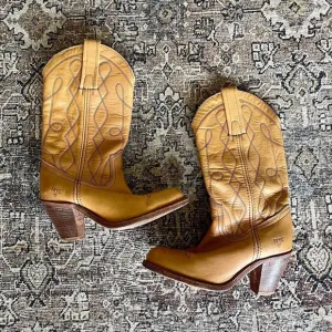 Vintage Frye Heeled Leather Cowboy Western Boots in Caramel Tan - 5.5