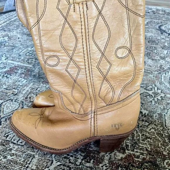 Vintage Frye Heeled Leather Cowboy Western Boots in Caramel Tan - 5.5