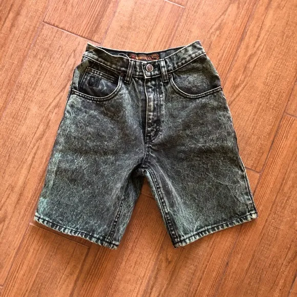 Vintage Green Wash Bermudas