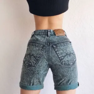 Vintage Green Wash Bermudas