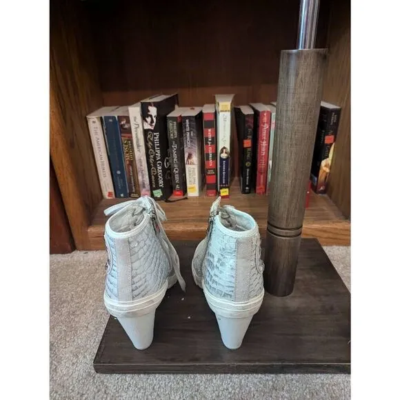 Vintage Havana Silver Croc Heeled Boots Lace up Sneaker Booties Women’s 10