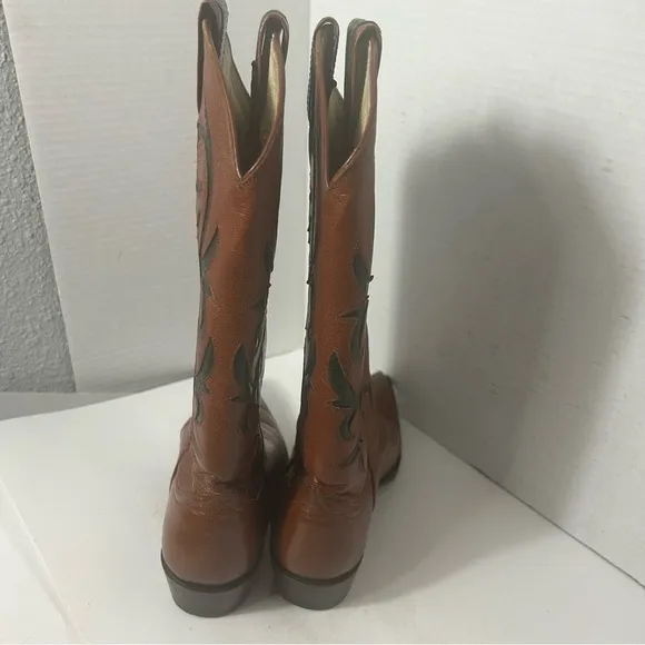 Vintage Larry Mahan Women’s Cowboy Boots 7.5D Embossed Design Western  Brown