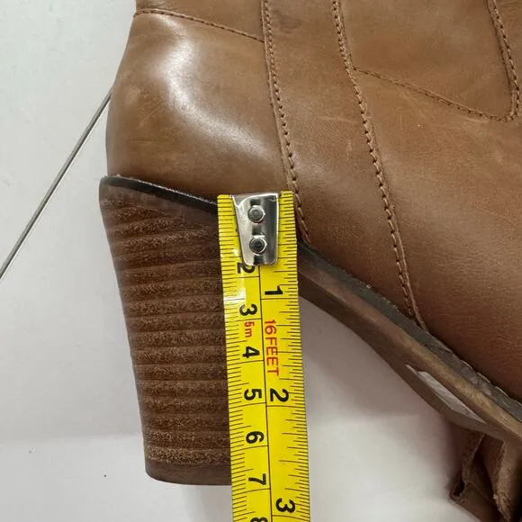Vintage Lucky Boots Womens 6.5  Tan Leather 90s Y2K Almond Toe Wooden Heel