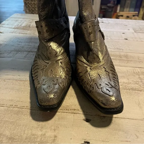 Vintage Nine West Gold Metallic Crackle Cowgirl Boots Size 8