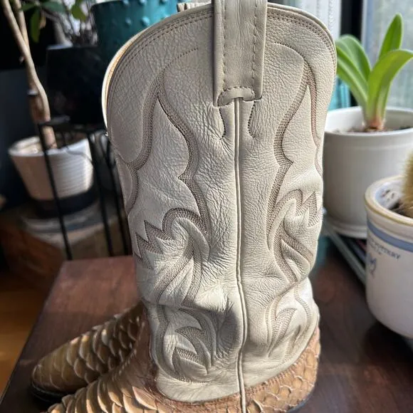 Vintage NOCONA PYTHON COWBOY BOOTS MEN'S SIZE 8.5 cream