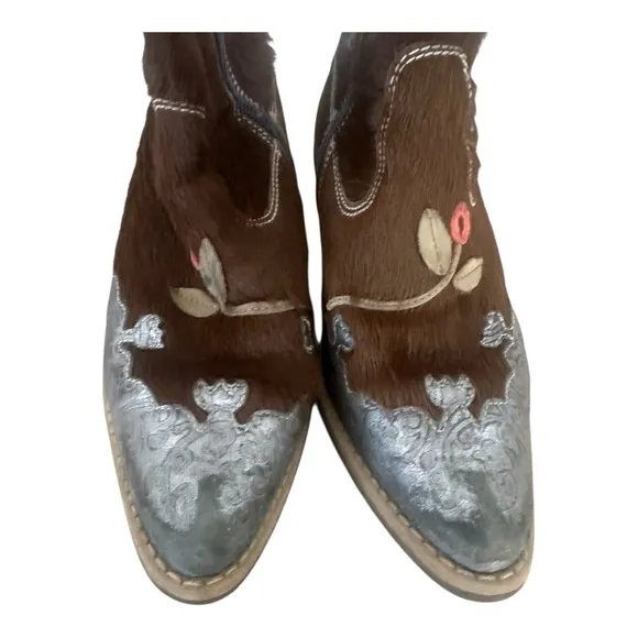 Vintage Oilily Embroidered Cow Hide Brown Western Boots 35