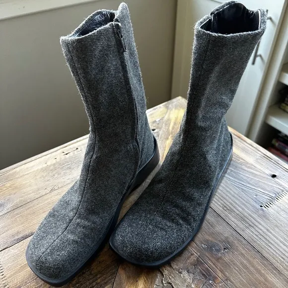 Vintage Prada gray wool boots.