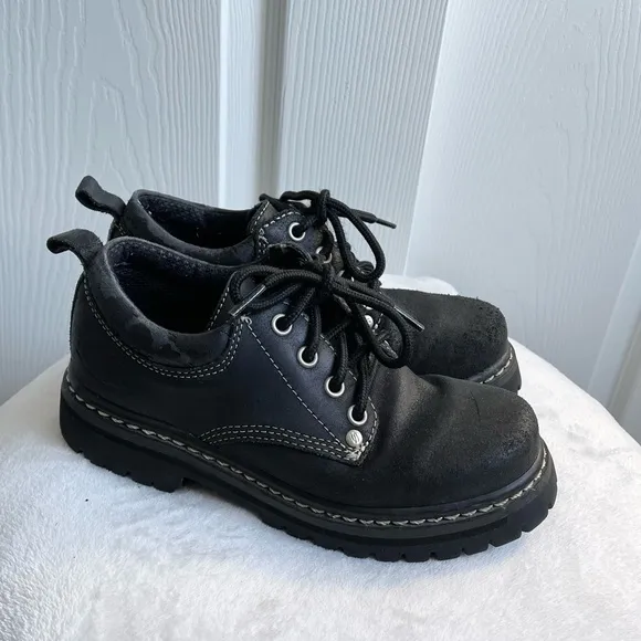 Vintage Skechers round toe shoes Y2K