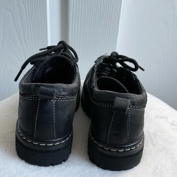 Vintage Skechers round toe shoes Y2K