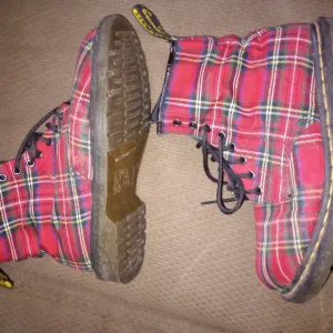 Vintage Y2K Dr Martens Docs Plaid Retro Goth Punk Like New 10