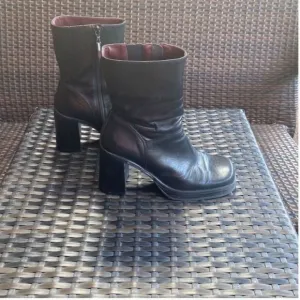 Vintage Y2K Tommy Hilfiger Boots