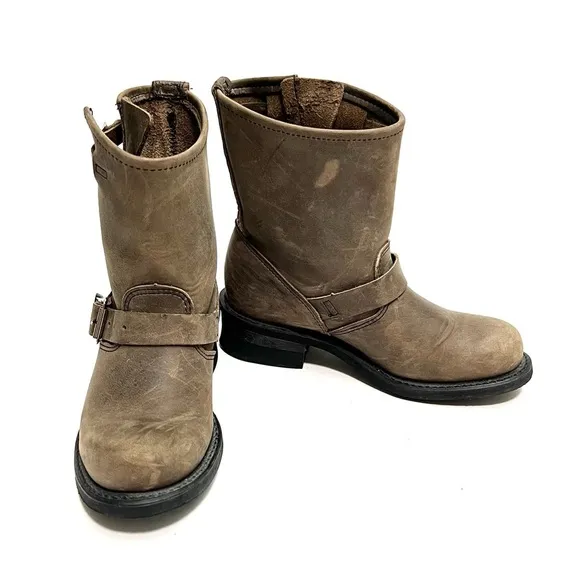 Vintage Y2K women’s tan nubuck leather dual buckle engineer boots