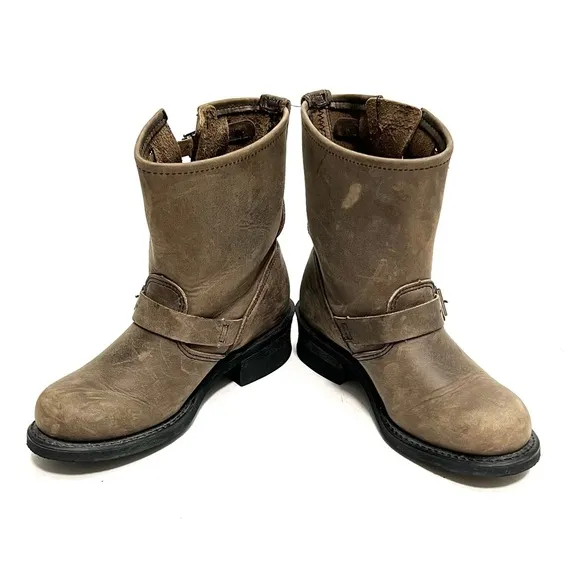 Vintage Y2K women’s tan nubuck leather dual buckle engineer boots