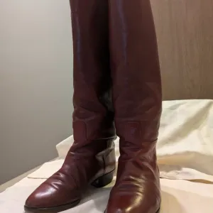 Vntg Knee Length Leather Riding Boots