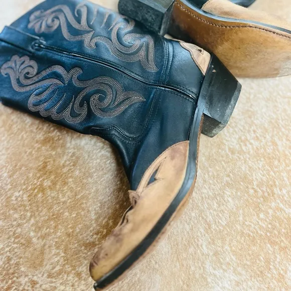 VTG 70s hand tooled leather cowgirl wedding festival boho Durango Boots 8.5