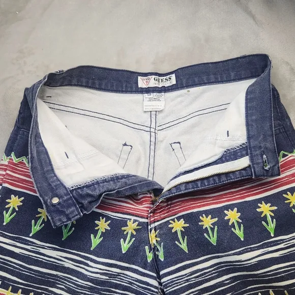 Vtg Guess Womens Shorts Denim Size 28 Festival Rave Hippie Floral 90s Summer HTF