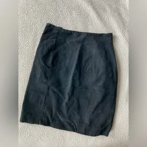 Wilson’s Vintage 100% Leather Skirt