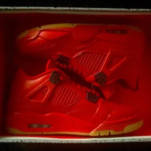 WMNS Air Jordan 4 Retro NRG Fire Red ‘singles day’. Sz.7W. Original box.