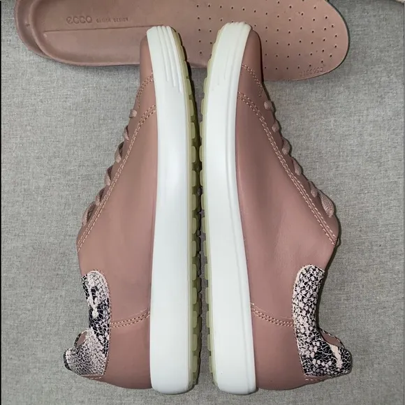 Woman's Sneakers &amp; Athletic Shoes ECCO Soft 7 Street Sneaker 2.0