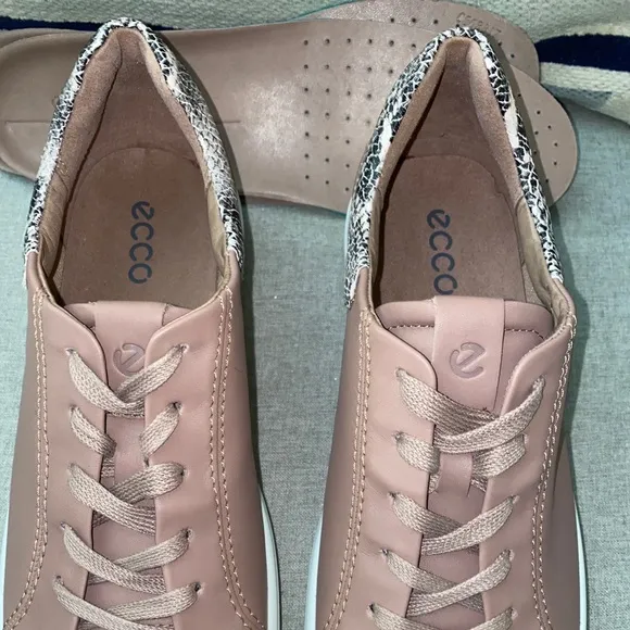 Woman's Sneakers &amp; Athletic Shoes ECCO Soft 7 Street Sneaker 2.0
