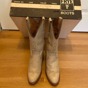 Women Frye Boots