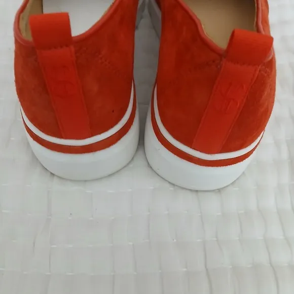 Women's Bill Blass Sutton Sneaker Cherry Tomato Suede Size 8 NWOB