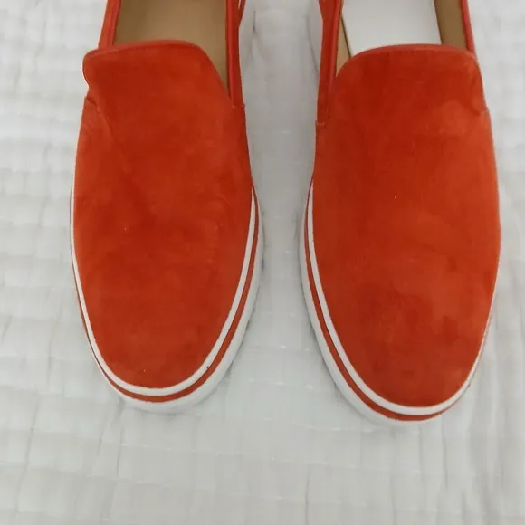 Women's Bill Blass Sutton Sneaker Cherry Tomato Suede Size 8 NWOB