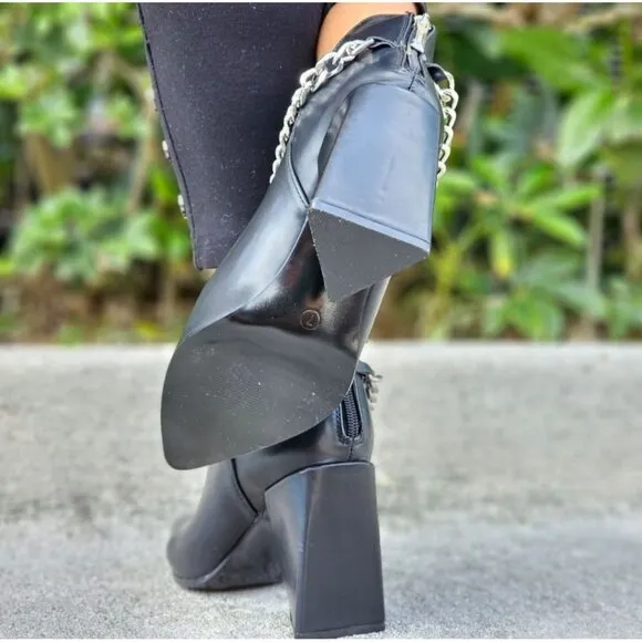 Women's Black Block Heel Chelsea Boots