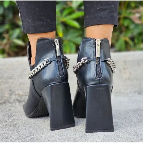 Women's Black Block Heel Chelsea Boots
