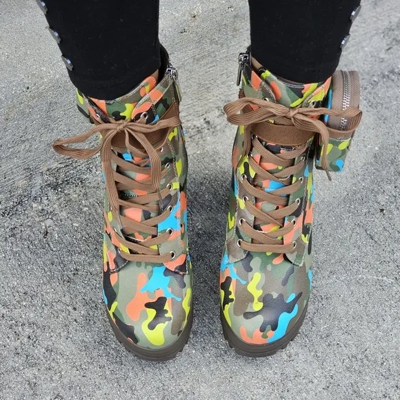 Women's Camo Print Block Heel Lace Up Botties