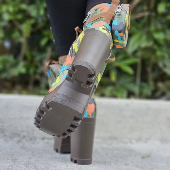 Women's Camo Print Block Heel Lace Up Botties