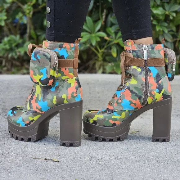Women's Camo Print Block Heel Lace Up Botties