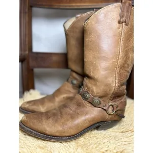 Women's Distressed Harness Western Boot Bwon size 8.5 Vintage. Worn and beautifu