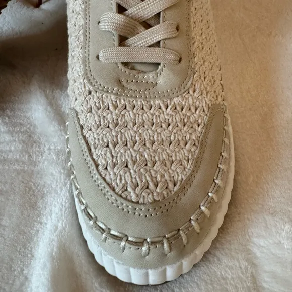 WOMEN'S DV BY DOLCE VITA FAY Woven Fabric Cream Shoe, Size 9 NWT