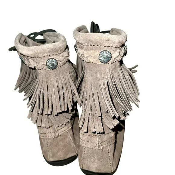 Women's Minnetonka Double Fringe Boots nwot size 8