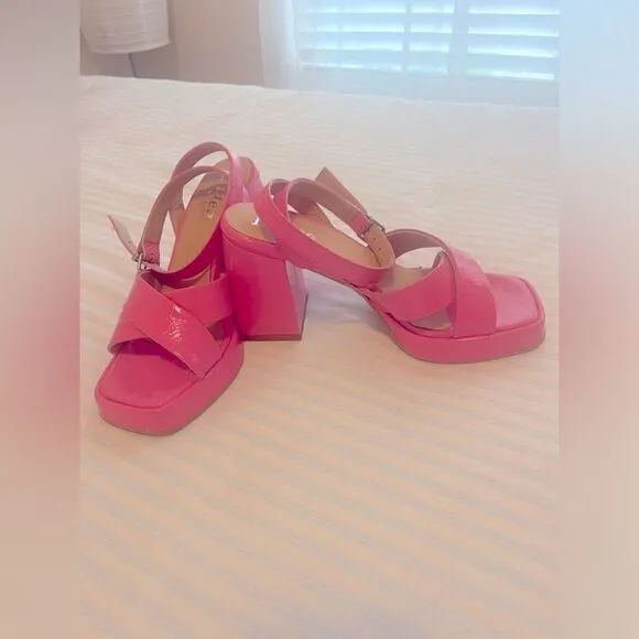Women's Simple Platform Chunky Heel Sandal in Cosmic Pink! NWOT Size 36 (6)