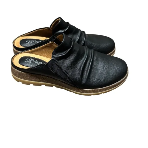 Women’s Sofft Eurosoft  Black Leather Mules Size 8.5M Clogs NWOT