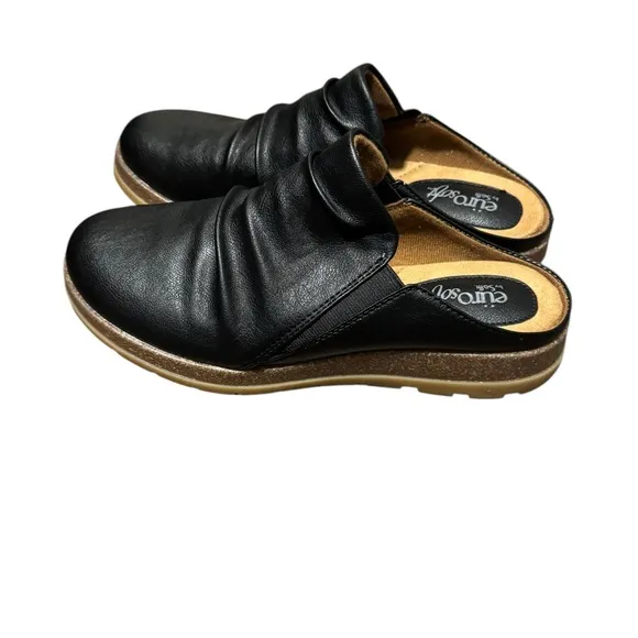 Women’s Sofft Eurosoft  Black Leather Mules Size 8.5M Clogs NWOT