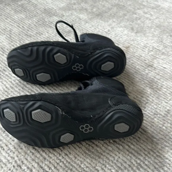 Wrestling shoes size 6 Black and Gray High-Top with Brass Knuckle Design