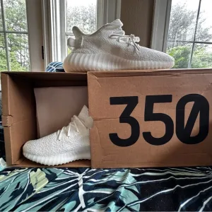 Yeezy White 350 BOOST V2
