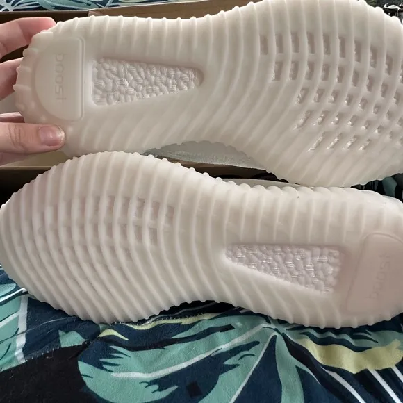 Yeezy White 350 BOOST V2