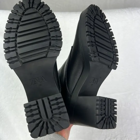 Zara Black Leather Chunky Front Exposed Zipper 90s Style Ankle Lug Y2K Boots