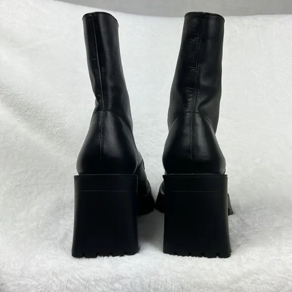 Zara Black Leather Chunky Front Exposed Zipper 90s Style Ankle Lug Y2K Boots